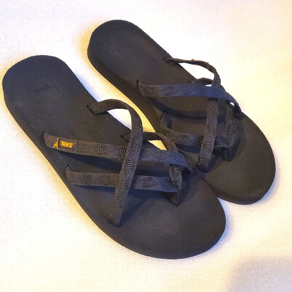 Teva Women's  Olowhau Strappy Flip-Flop.  SZ 9